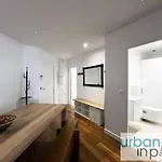 Urban Flat 168 - Spacious 1-bedroom In