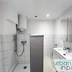 Апартаменты Urban Flat 168 - Spacious 1-bedroom In *