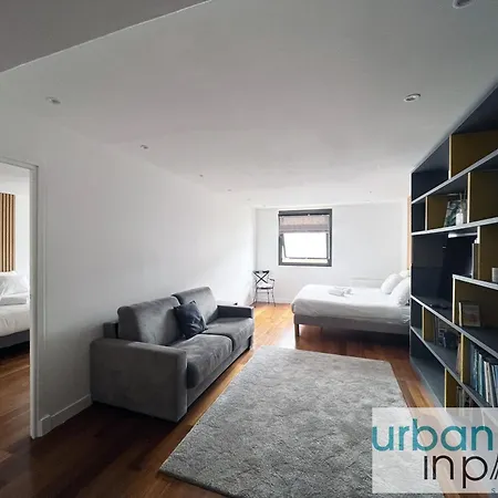 Urban Flat 168 - Spacious 1-bedroom In *