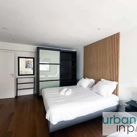 Urban Flat 168 - Spacious 1-bedroom In *