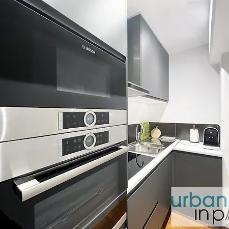 Urban Flat 168 - Spacious 1-bedroom In Paris