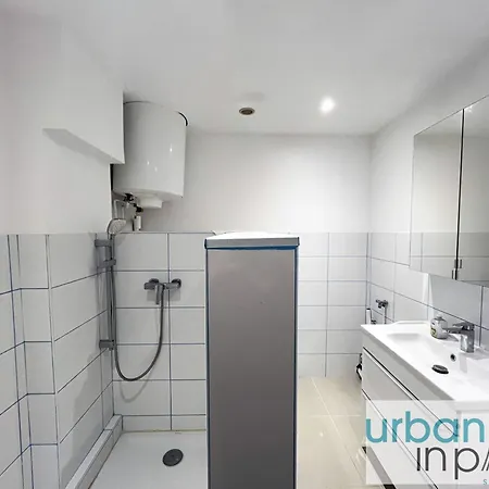 Apartment Urban Flat 168 - Spacious 1-bedroom In *